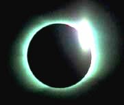 Lichtkrans rond een eclips